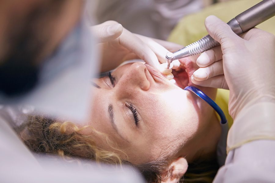 Atendimento clínico odontológico em consultório